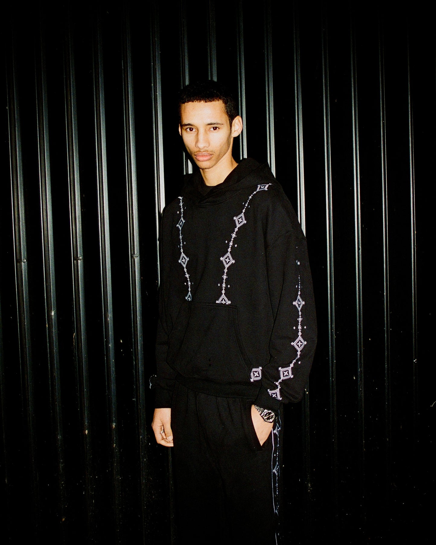 SIGNATURE ROOTS HOODIE
